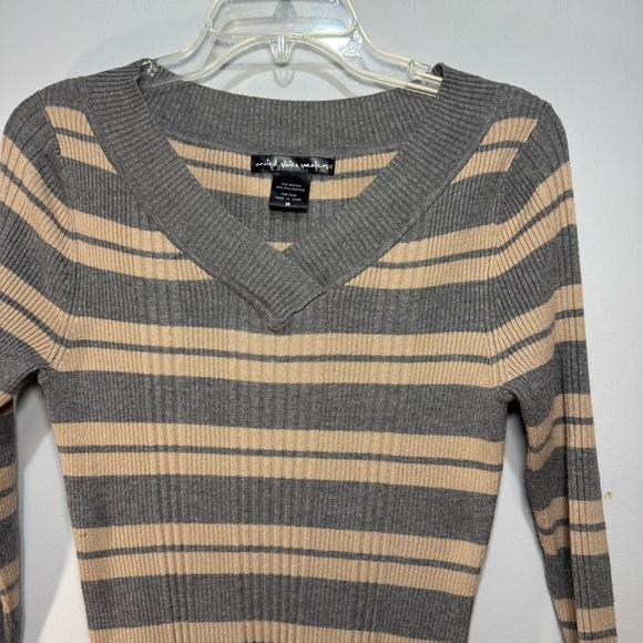 United States Sweaters Striped V-Neck Sweater - Gray and Tan. Size M - Picture 2 of 5